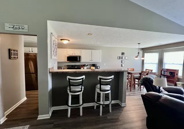 Photo 3 of Single family home for sale at 1155 Jamestown Dr, Berea, KY 40403 | MLS# 25016116 | Listing updated on 2025-09-23