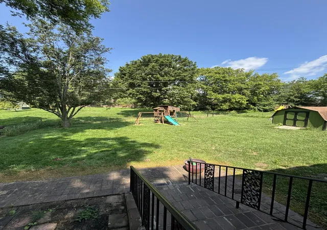 2nd image of 110 Hampton Ave, Winchester, KY 40391 | MLS# 25014454