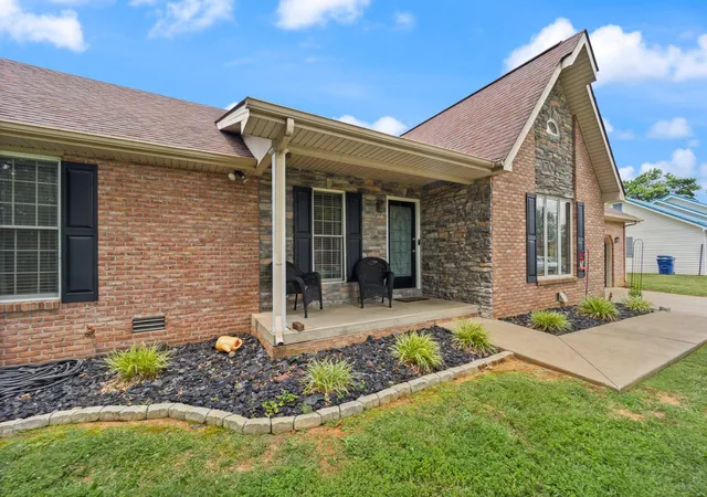 Photo 3 of Single family home for sale at 1113 Fawn Run, Somerset, KY 42501 | MLS# 25014472 | Listing updated on 2025-09-22