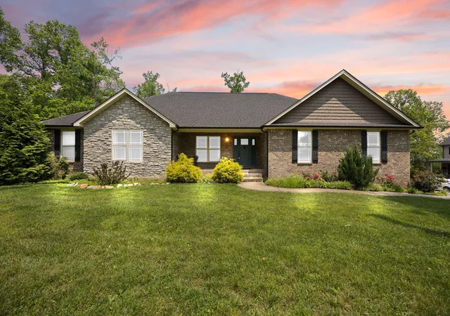 Photo 1 of Single family home for sale at 422 Water Cliff Dr, Somerset, KY 42503 | MLS# 25012576 | Listing updated on 2025-10-07