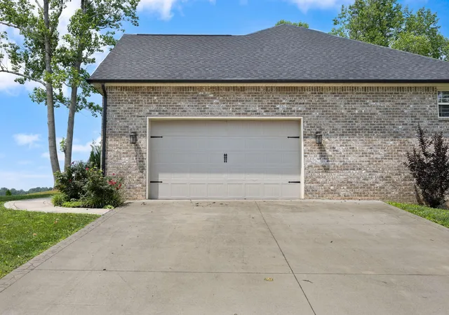 Photo 2 of Single family home for sale at 422 Water Cliff Dr, Somerset, KY 42503 | MLS# 25012576 | Listing updated on 2025-10-07