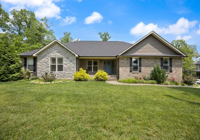 Photo 3 of Single family home for sale at 422 Water Cliff Dr, Somerset, KY 42503 | MLS# 25012576 | Listing updated on 2025-10-07