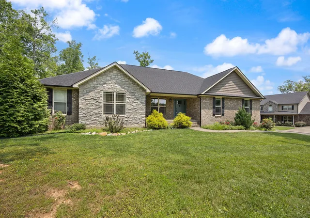 Photo 4 of Single family home for sale at 422 Water Cliff Dr, Somerset, KY 42503 | MLS# 25012576 | Listing updated on 2025-10-07