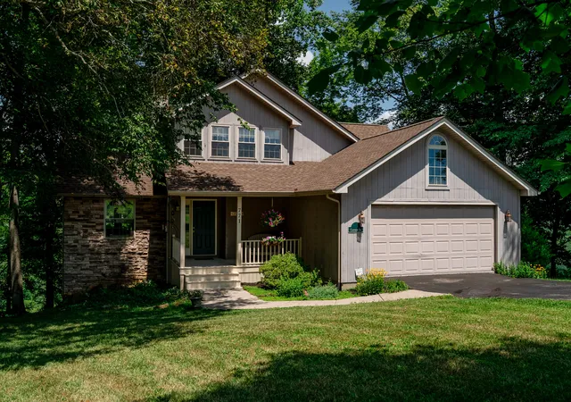 Photo 1 of Single family home for sale at 771 Cliffside Dr, Russell Springs, KY 42642 | MLS# 25014481 | Listing updated on 2025-09-22