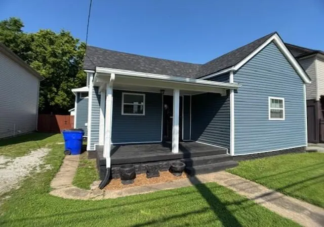 Photo 1 of Single family home for sale at 525 Georgetown St, Lexington, KY 40508 | MLS# 25013859 | Listing updated on 2025-11-11