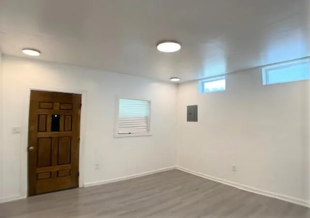 Photo 4 of Single family home for sale at 525 Georgetown St, Lexington, KY 40508 | MLS# 25013859 | Listing updated on 2025-11-11