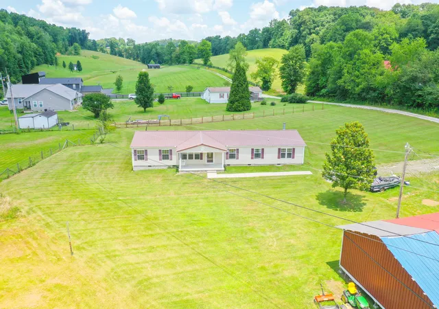 Photo 3 of Single family home for sale at 6854 E Laurel Road Road, London, KY 40741 | MLS# 25013805 | Listing updated on 2025-10-03