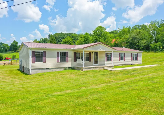Photo 3 of Single family home for sale at 6854 E Laurel Road Road, London, KY 40741 | MLS# 25013805 | Listing updated on 2025-10-03