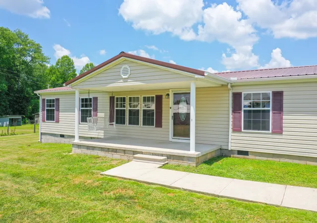 Photo 4 of Single family home for sale at 6854 E Laurel Road Road, London, KY 40741 | MLS# 25013805 | Listing updated on 2025-10-03