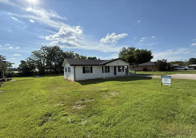 Photo 2 of Single family home for sale at 715 Allf Ln, London, KY 40741 | MLS# 25014514 | Listing updated on 2025-12-11