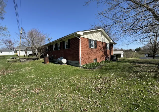 Homes for sale in Flemingsburg, KY | 61 Emmons Dr, Flemingsburg, KY 41041 | MLS# 25000409