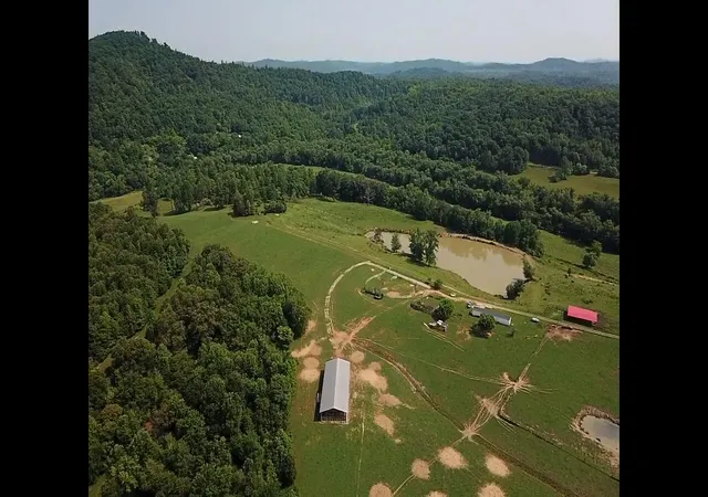 Photo 4 of House for sale at 1440 Lawson Bnd Rd, Williamsburg, KY 40769 | MLS# 25012937 | Listing updated on 2026-08-03