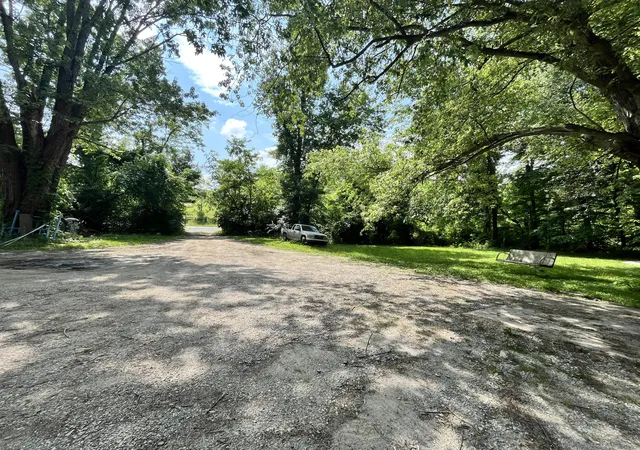 Photo 3 of Single family home for sale at 631 Mt Vernon Rd, Berea, KY 40403 | MLS# 25012091 | Listing updated on 2025-09-12