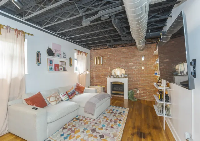 3rd image of 200 W Second St #10, Lexington, KY 40507 | MLS# 25015581
