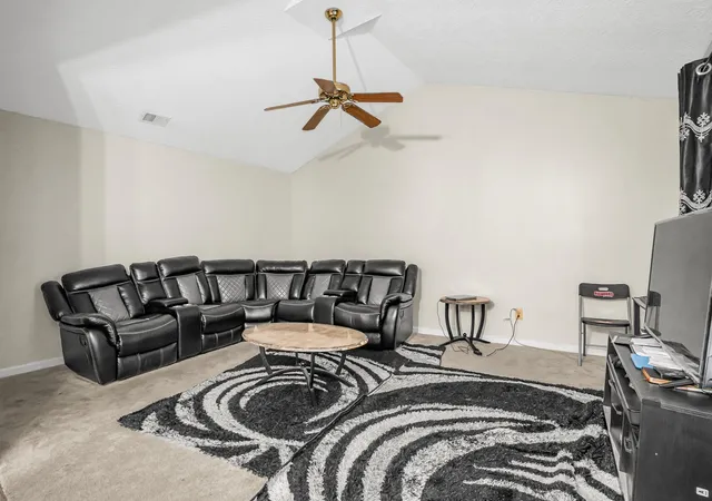 Photo 3 of Single family home for sale at 4549 Cranbrook Ct, Lexington, KY 40515 | MLS# 25013832 | Listing updated on 2025-09-12
