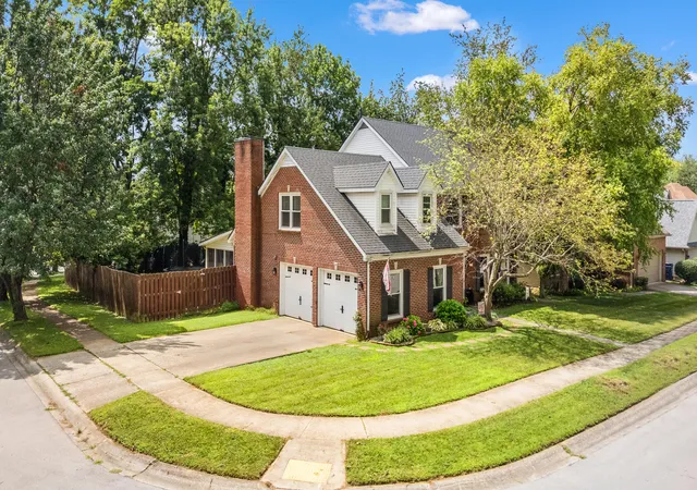Photo 2 of Single family home for sale at 1032 Vero Ct, Lexington, KY 40509 | MLS# 25015570 | Listing updated on 2025-09-12