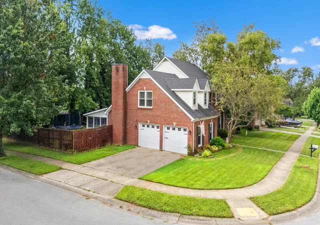 Photo 3 of Single family home for sale at 1032 Vero Ct, Lexington, KY 40509 | MLS# 25015570 | Listing updated on 2025-09-12