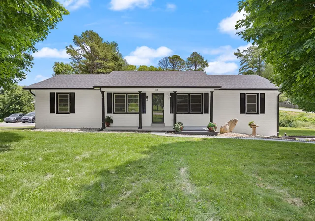 Photo 4 of Single family home for sale at 100 N Brookhaven Dr, Somerset, KY 42501 | MLS# 25012943 | Listing updated on 2025-10-30