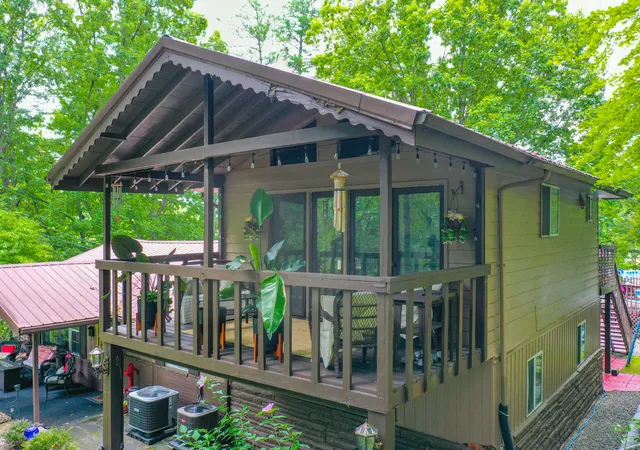 3rd image of 902 E 9Th St, London, KY 40741 | MLS# 25015712