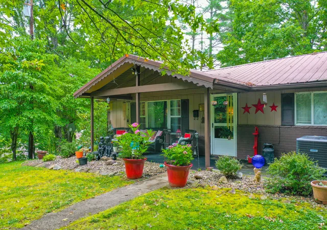 4th image of 902 E 9Th St, London, KY 40741 | MLS# 25015712