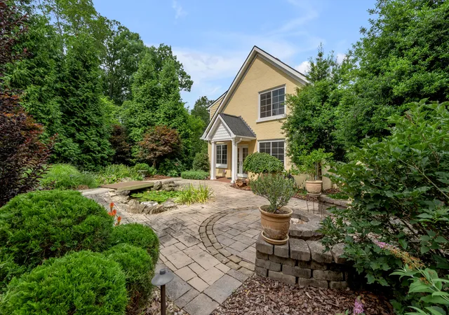 Photo 2 of Single family home for sale at 344 Ridgeway Rd, Lexington, KY 40502 | MLS# 25015096 | Listing updated on 2025-10-14