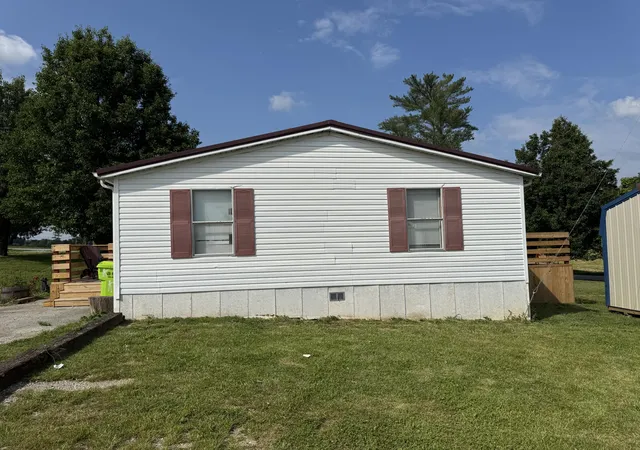Homes for sale in East Bernstadt, KY | 5620 Ky-490, East Bernstadt, KY 40729 | MLS# 25015158
