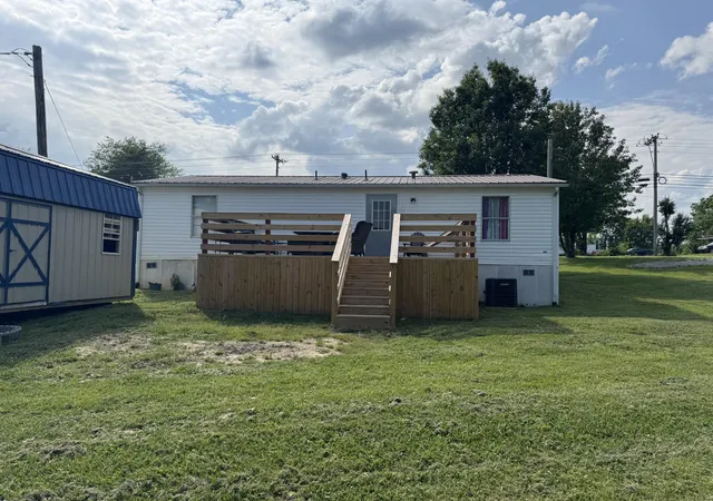 Homes for sale in East Bernstadt, KY | 5620 Ky-490, East Bernstadt, KY 40729 | MLS# 25015158