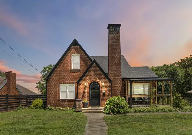 Photo 1 of Single family home for sale at 805 N Main St, Somerset, KY 42503 | MLS# 25016085 | Listing updated on 2025-09-22