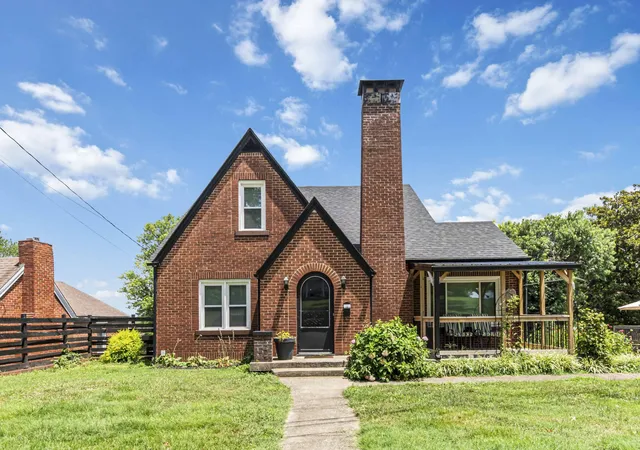 Photo 2 of Single family home for sale at 805 N Main St, Somerset, KY 42503 | MLS# 25016085 | Listing updated on 2025-09-22