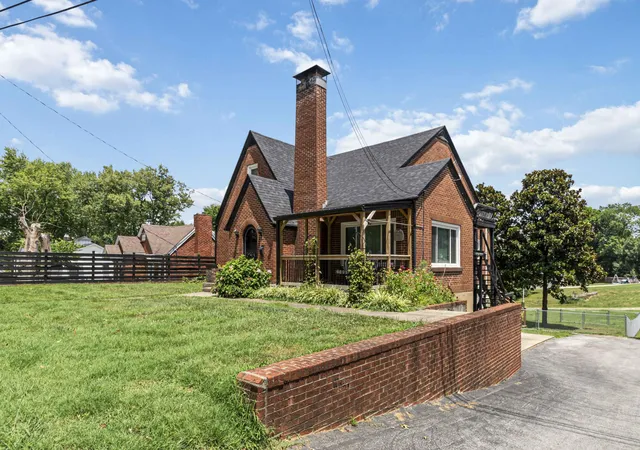 Photo 3 of Single family home for sale at 805 N Main St, Somerset, KY 42503 | MLS# 25016085 | Listing updated on 2025-09-22