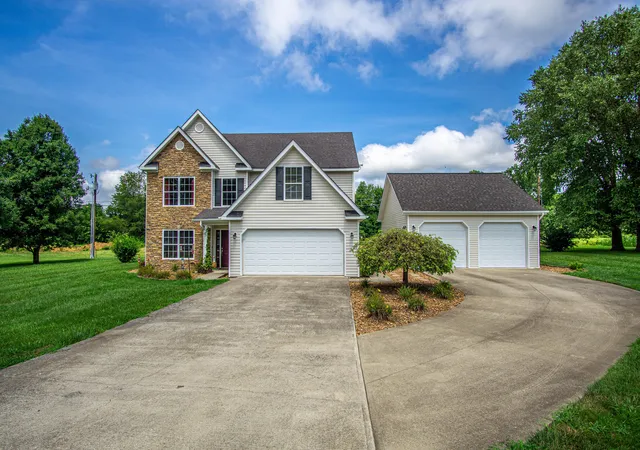 Homes for sale in Corbin, KY | 3003 Sunset Dr, Corbin, KY 40701 | MLS# 25016034