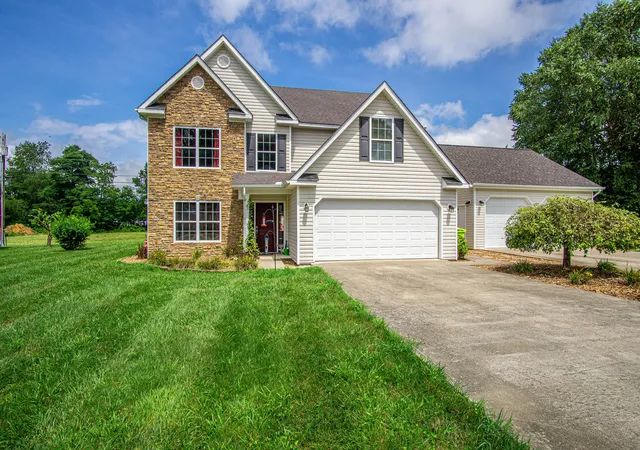 Homes for sale in Corbin, KY | 3003 Sunset Dr, Corbin, KY 40701 | MLS# 25016034