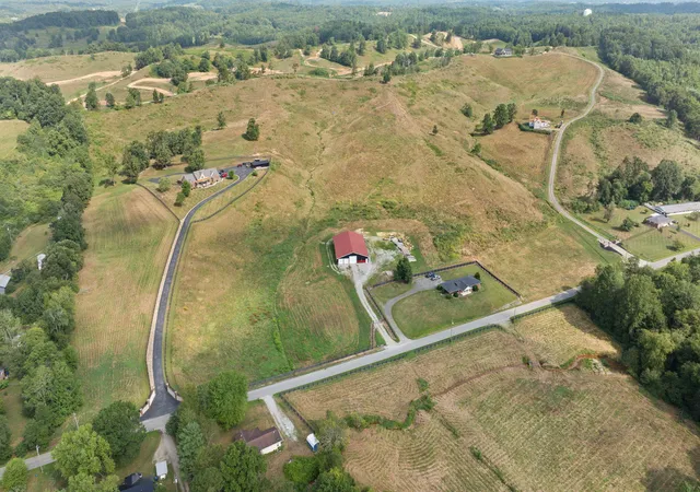 Photo 4 of House for sale at 5300 Slate Lick Rd, London, KY 40741 | MLS# 25016293 | Listing updated on 2025-09-12