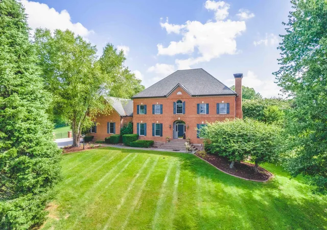 Photo 3 of Mansion for sale at 599 Woods Edge Dr, London, KY 40741 | MLS# 25016242 | Listing updated on 2025-09-12