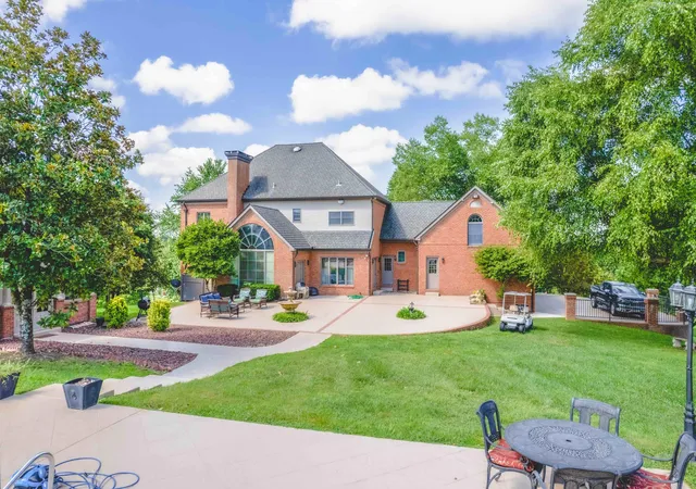 Photo 4 of Single family home for sale at 599 Woods Edge Dr, London, KY 40741 | MLS# 25016242 | Listing updated on 2025-09-12