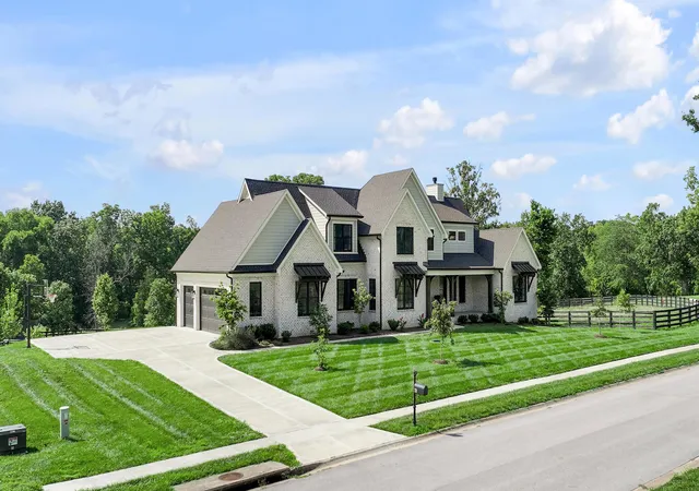 Photo 3 of Single family home for sale at 231 The Oaks Blvd, Versailles, KY 40383 | MLS# 25016246 | Listing updated on 2026-01-04