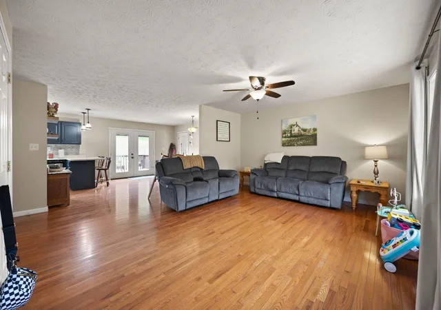 Photo 3 of Single family home for sale at 769 J B Buttrey Rd, London, KY 40741 | MLS# 25014382 | Listing updated on 2025-10-13
