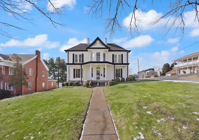 Photo 1 of Single family home for sale at 406 S Main St, Somerset, KY 42501 | MLS# 25016192 | Listing updated on 2025-09-22