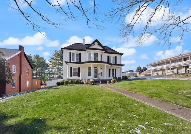 Photo 2 of Single family home for sale at 406 S Main St, Somerset, KY 42501 | MLS# 25016192 | Listing updated on 2025-09-22