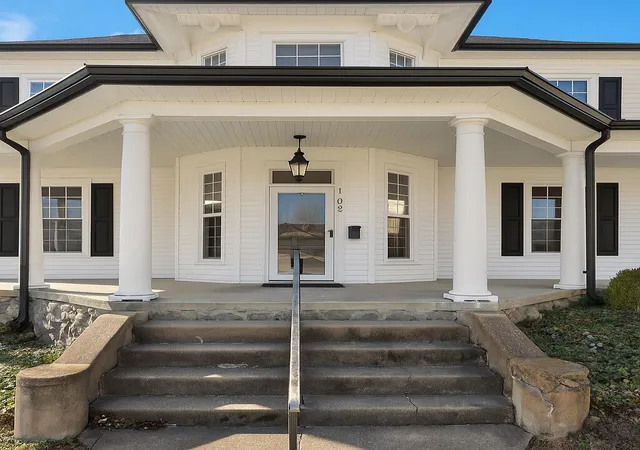 Photo 3 of Single family home for sale at 406 S Main St, Somerset, KY 42501 | MLS# 25016192 | Listing updated on 2025-09-22