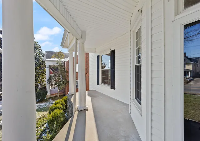 Photo 4 of Single family home for sale at 406 S Main St, Somerset, KY 42501 | MLS# 25016192 | Listing updated on 2025-09-22