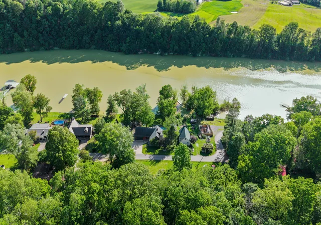 Photo 2 of Single family home for sale at 408 Herrington Haven Rd, Lancaster, KY 40444 | MLS# 25017642 | Listing updated on 2025-11-18