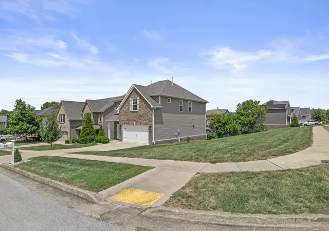 Photo 4 of Single family home for sale at 141 Shinnecock Hills Dr, Georgetown, KY 40324 | MLS# 25017144 | Listing updated on 2025-10-12