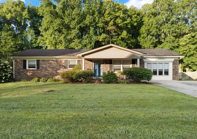 2nd image of 608 Oaklawn Cir, Corbin, KY 40701 | MLS# 25017603
