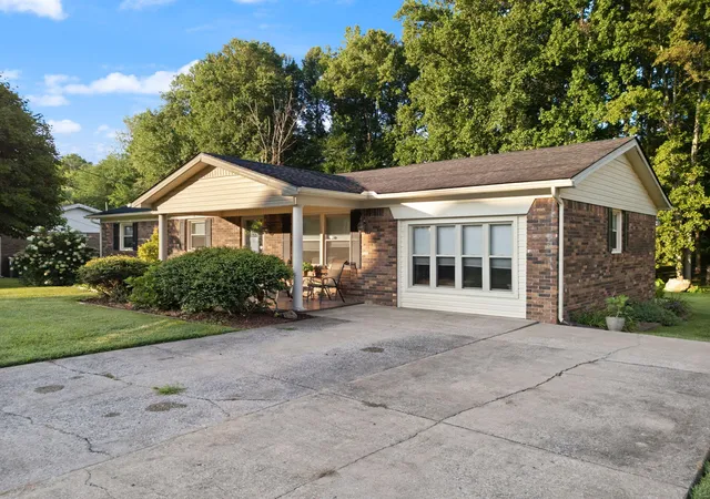 3rd image of 608 Oaklawn Cir, Corbin, KY 40701 | MLS# 25017603