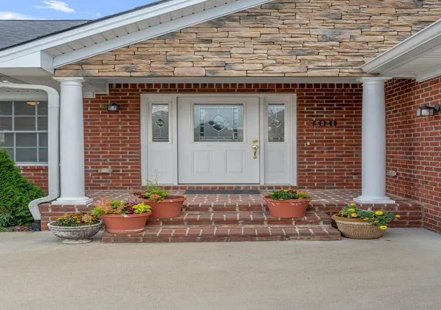3rd image of 300 Squires Way, Nicholasville, KY 40356 | MLS# 25016458