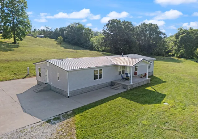 Homes for sale in Clay City, KY | 1296 Irvine Rd, Clay City, KY 40312 | MLS# 25016521
