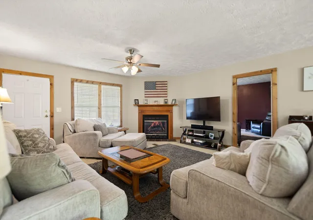 Homes for sale in Clay City, KY | 1296 Irvine Rd, Clay City, KY 40312 | MLS# 25016521