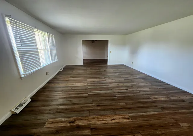 4th image of 636 Longview Rd, Danville, KY 40422 | MLS# 25017131
