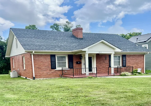 Photo 1 of Single family home for sale at 213 Winn St, Mount Sterling, KY 40353 | MLS# 25017678 | Listing updated on 2025-11-12
